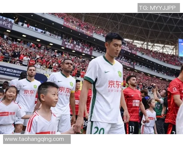 王子铭精彩进球助力成都蓉城赢得关键比赛展现球队强大实力